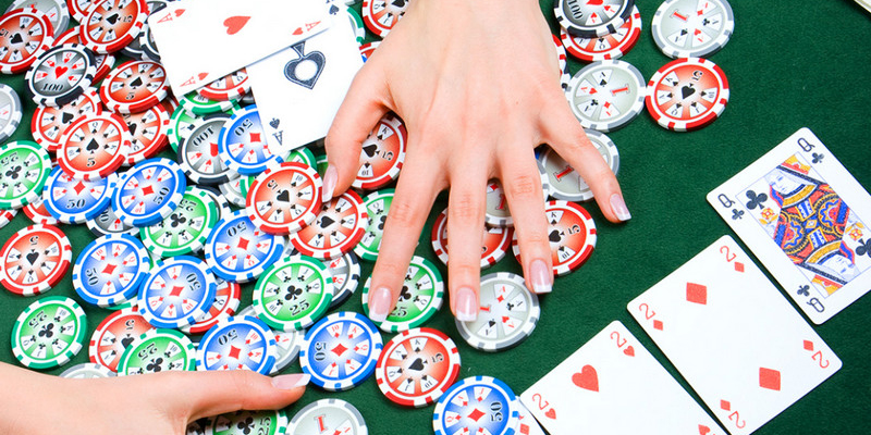 Quy tắc chia bài trong cách chia Poker