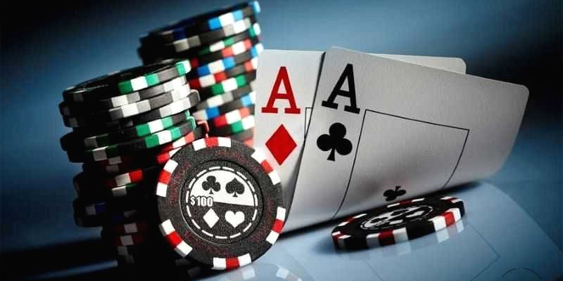 Máy chia bài Poker là gì?