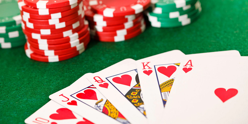 Cách so bài poker khá phức tạp nhưng không vì thế mà sức hút của nó bị giảm