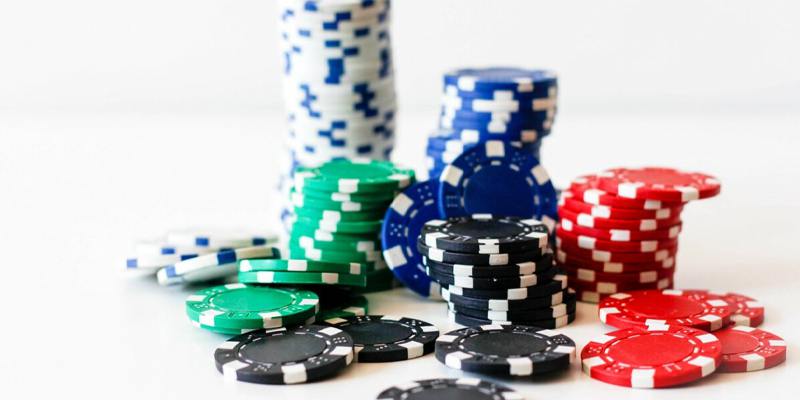 Tại sao bài poker có thể làm tăng sự hứng thú và kích thích trong mỗi ván chơi