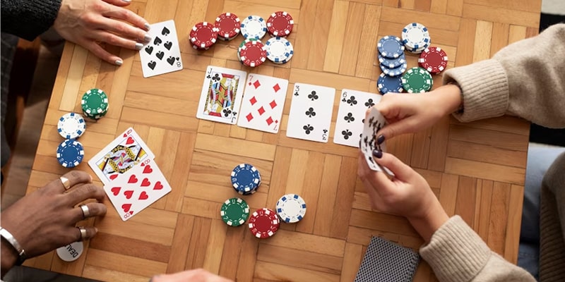 Cách chơi bài Poker Mỹ với luật dễ hiểu 