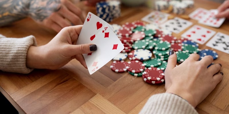 Cách đánh bài Poker hay đánh bại mọi đối thủ