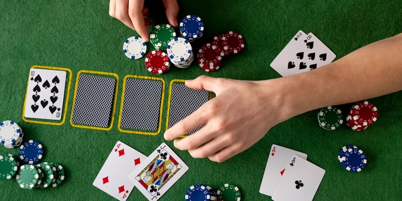 Đánh bài poker kiếm tiền qua cách nhìn và theo dõi hành vi của đối thủ