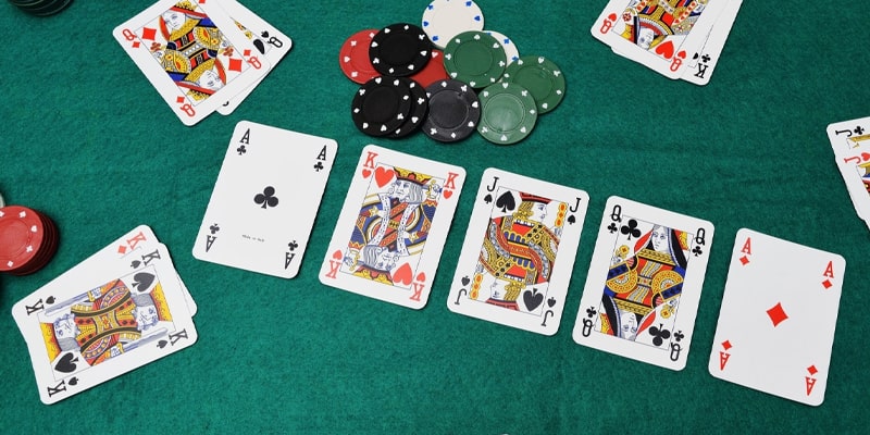  Cách chia bài mở, bí mật và định rõ vị trí của mỗi lá bài trong học cách chia bài poker 